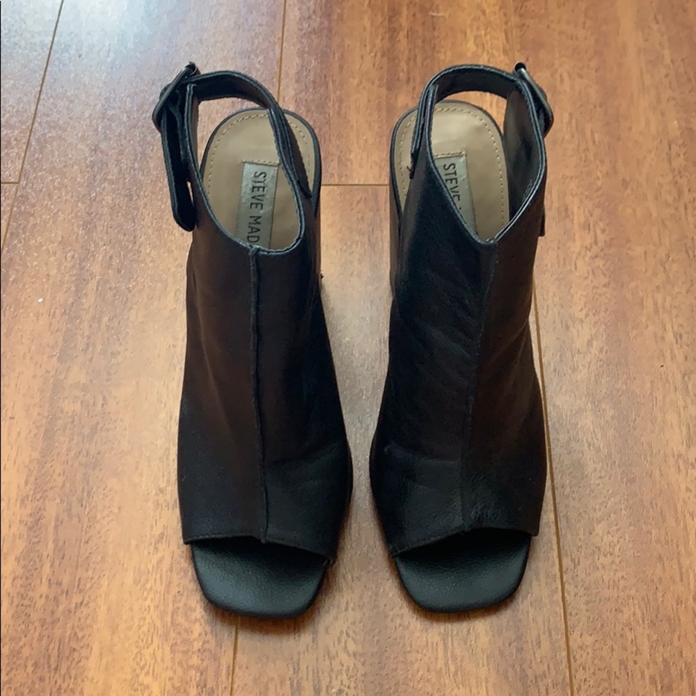 STEVE MADDEN OPEN TOE LEATHER BOOTIE